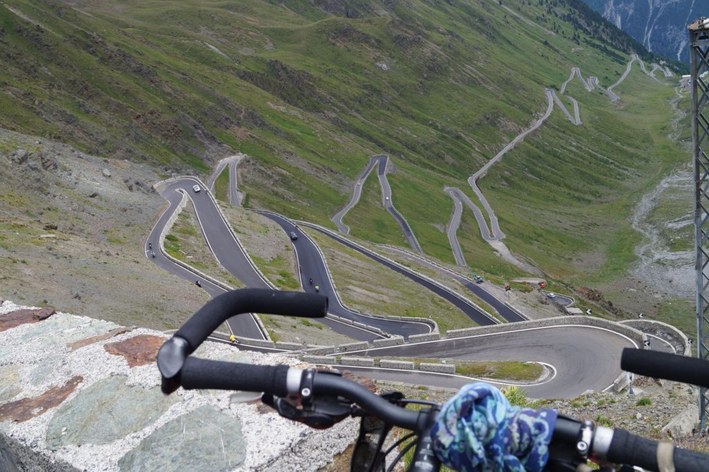 Auffahrt zur Passhöhe des Stilfserjochs mit dem Fahrrad, Romreise 2017 Passstraße des Stilfserjochs