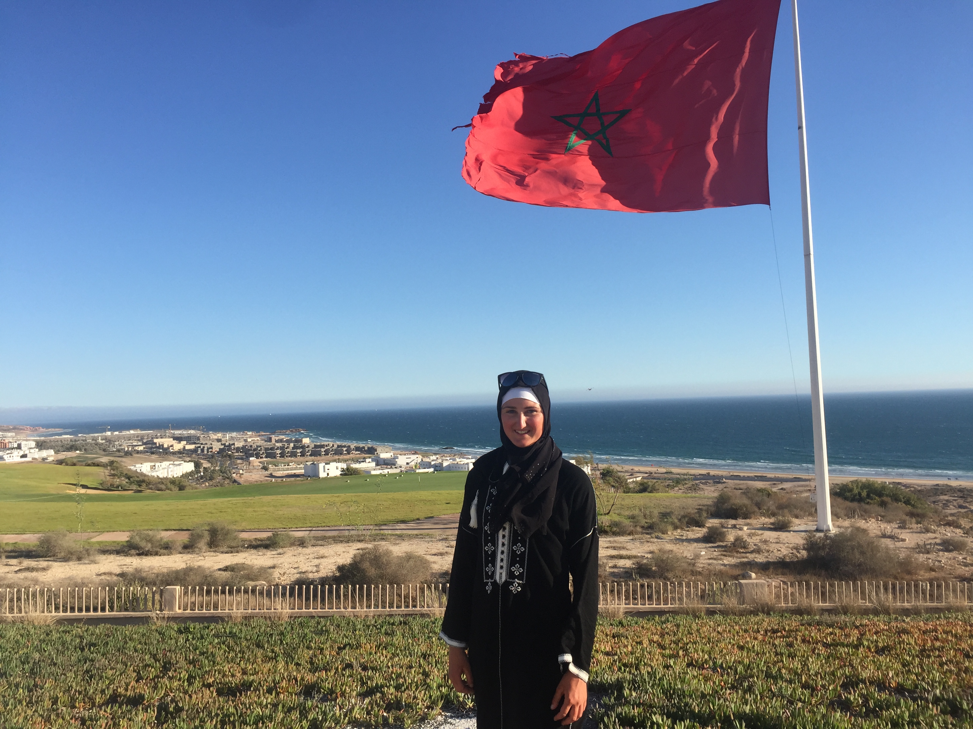 Marokkanisches Outfit und wunderbare Aussicht über Agadir Marokkanisches Outfit und wunderbare Aussicht über Agadir