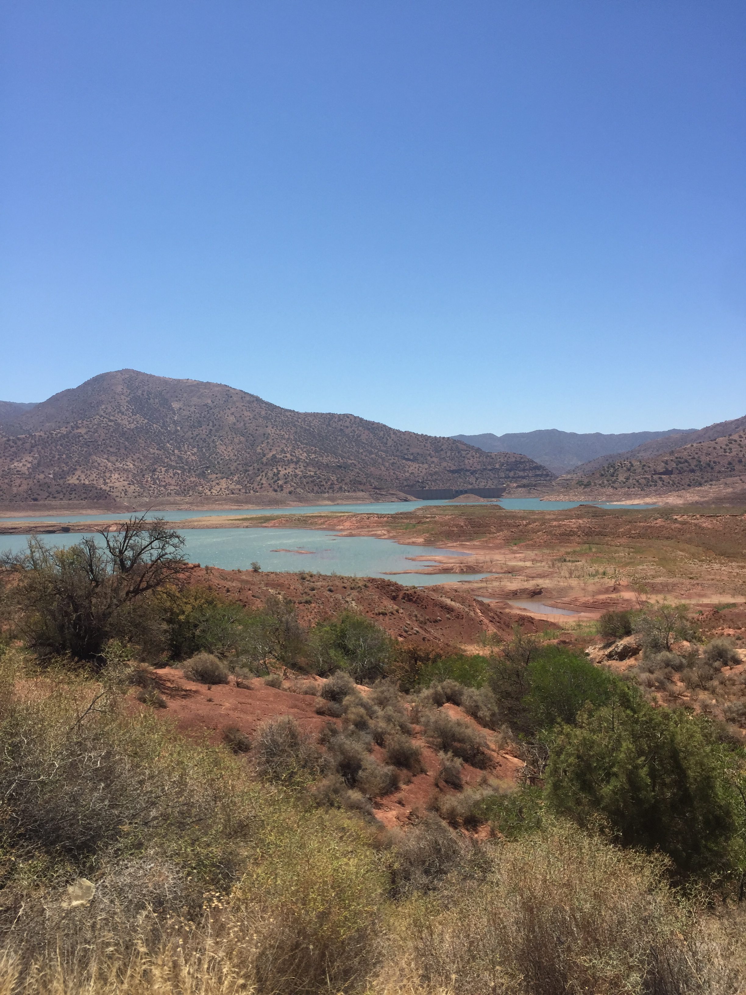 Stausee in der Wüste zwischen Agadir und Marrakesch Stausee in der Wüste zwischen Agadir und Marrakesch